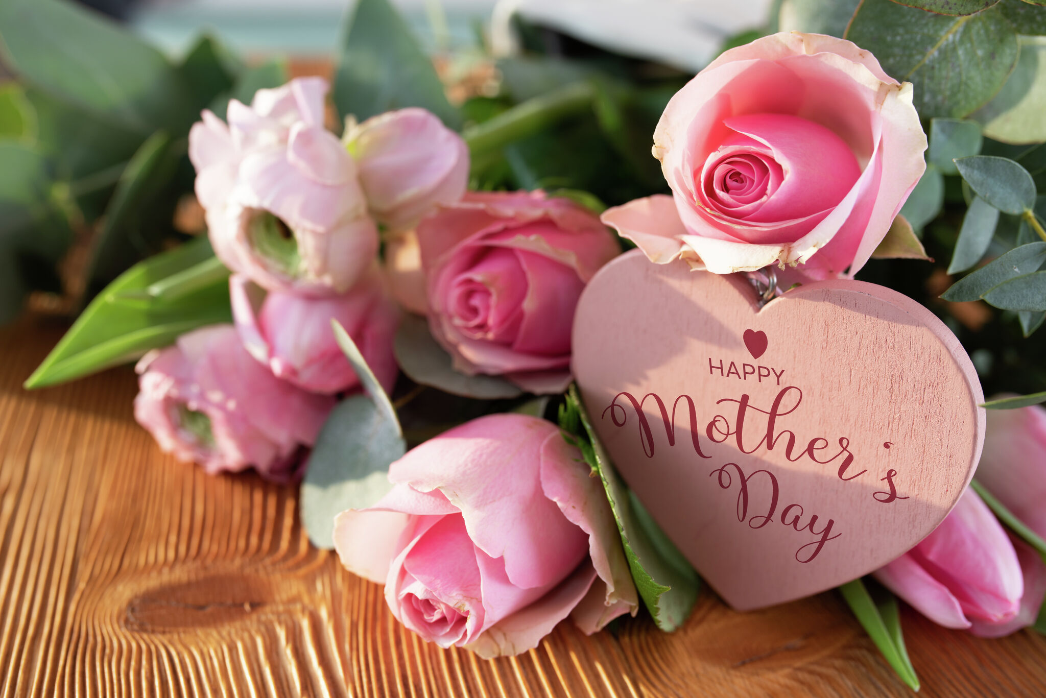 Read more about the article Moments in Petals: The Language of Affection through Thoughtful Mother’s Day Flowers